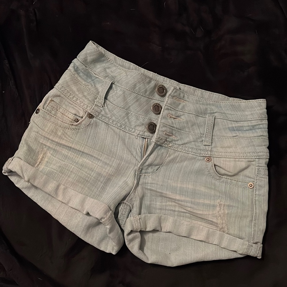 Women’s midrise jean shorts